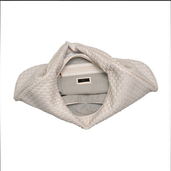 Urban Expressions Laverne Hobo Bag in Oatmilk - Picture 4 of 6